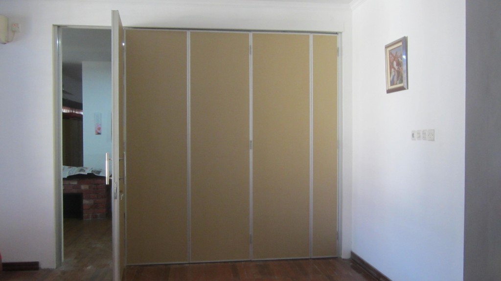 pintu lipat geser