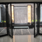 proyek pintu penyekat