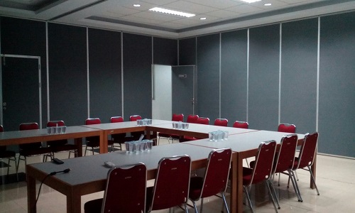 proyek pintu penyekat